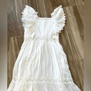 Zara Girls White Lace Dress with ruffled sleeves.  Size 8.  Gorgeous!!